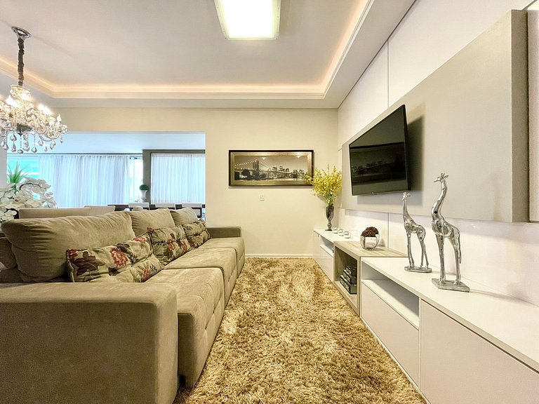 Meia Praia Rua 292 3 Suítes próximo Mar AT007