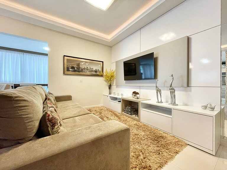 Meia Praia Rua 292 3 Suítes próximo Mar AT007