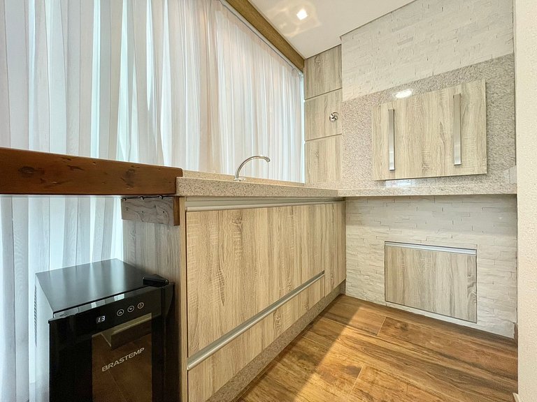 Meia Praia Rua 292 3 Suítes próximo Mar AT007