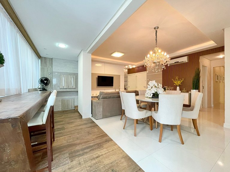 Meia Praia Rua 292 3 Suítes próximo Mar AT007