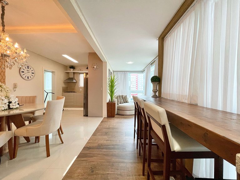 Meia Praia Rua 292 3 Suítes próximo Mar AT007