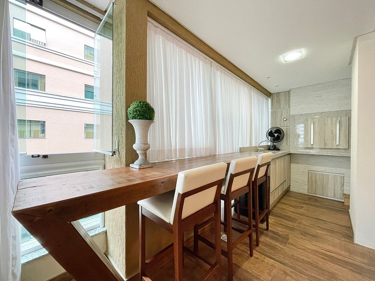 Meia Praia Rua 292 3 Suítes próximo Mar AT007