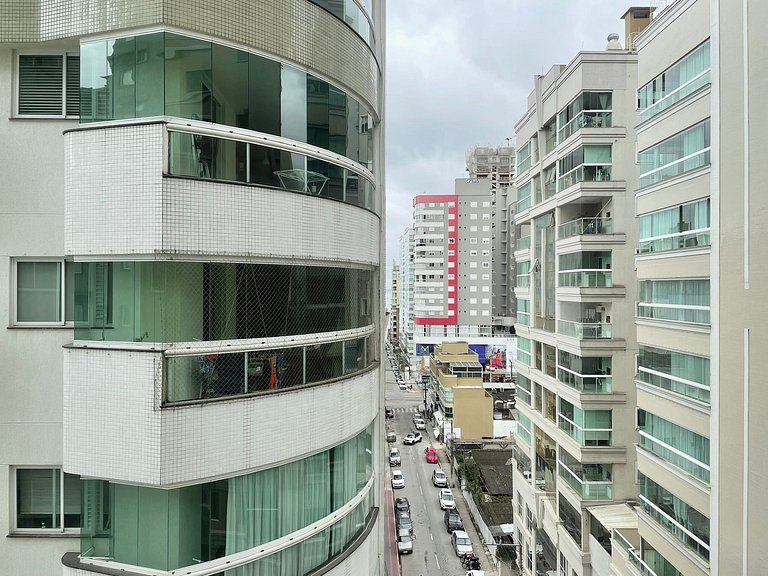 Meia Praia Rua 292 3 Suítes próximo Mar AT007