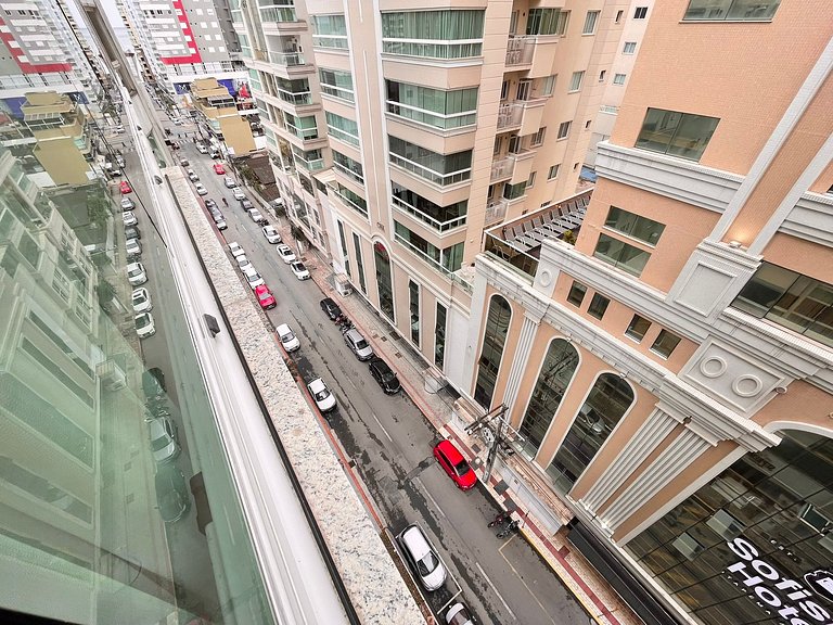 Meia Praia Rua 292 3 Suítes próximo Mar AT007