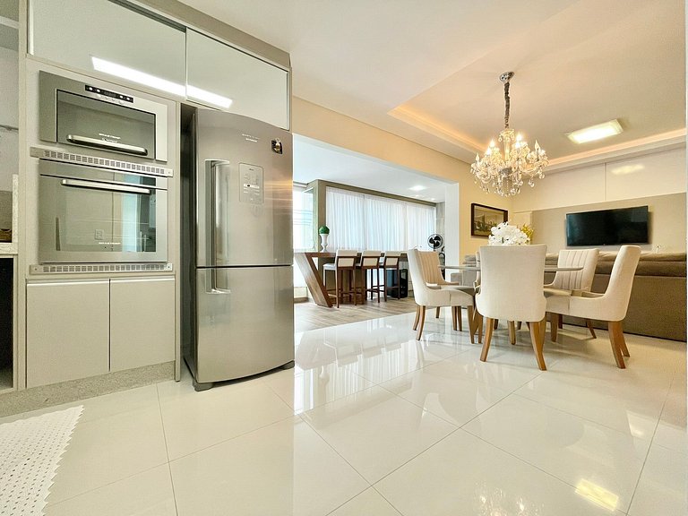 Meia Praia Rua 292 3 Suítes próximo Mar AT007