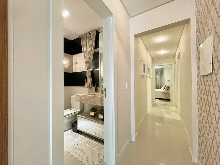 Meia Praia Rua 292 3 Suítes próximo Mar AT007