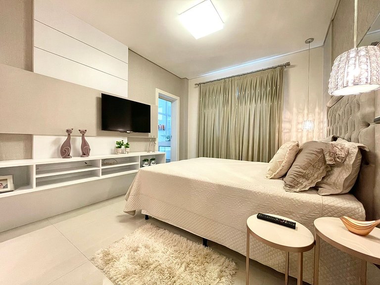 Meia Praia Rua 292 3 Suítes próximo Mar AT007