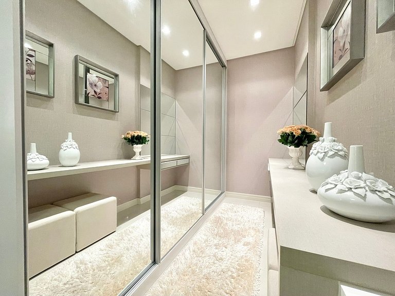 Meia Praia Rua 292 3 Suítes próximo Mar AT007