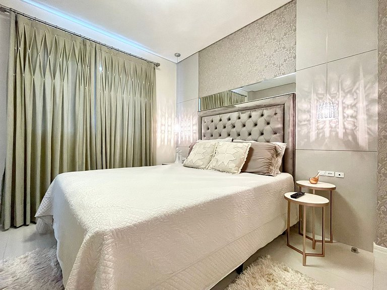 Meia Praia Rua 292 3 Suítes próximo Mar AT007