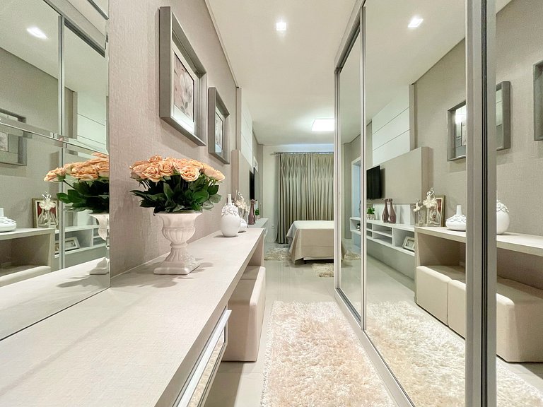 Meia Praia Rua 292 3 Suítes próximo Mar AT007