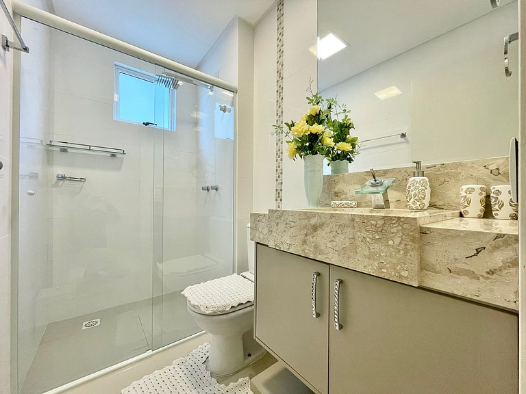 Meia Praia Rua 292 3 Suítes próximo Mar AT007