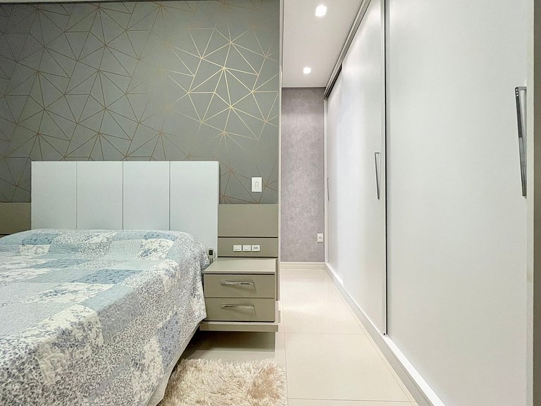 Meia Praia Rua 292 3 Suítes próximo Mar AT007