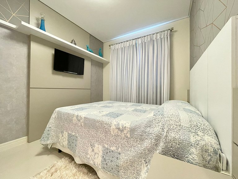 Meia Praia Rua 292 3 Suítes próximo Mar AT007