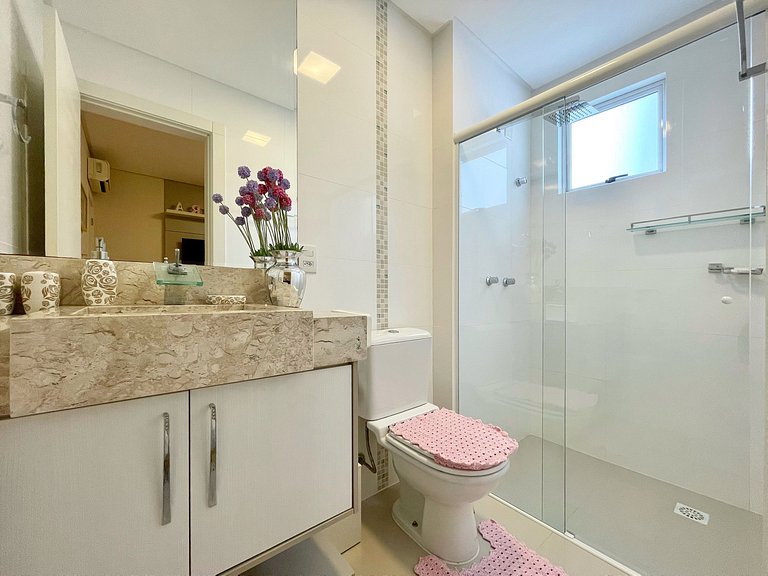 Meia Praia Rua 292 3 Suítes próximo Mar AT007