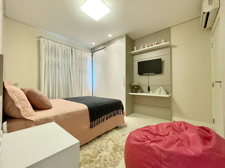 Meia Praia Rua 292 3 Suítes próximo Mar AT007