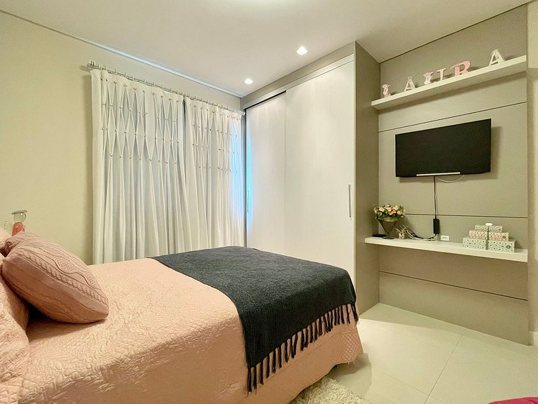 Meia Praia Rua 292 3 Suítes próximo Mar AT007