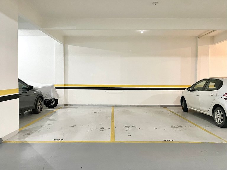 Meia Praia Rua 292 3 Suítes próximo Mar AT007