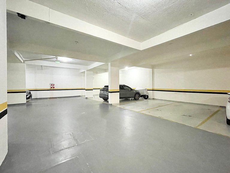 Meia Praia Rua 292 3 Suítes próximo Mar AT007