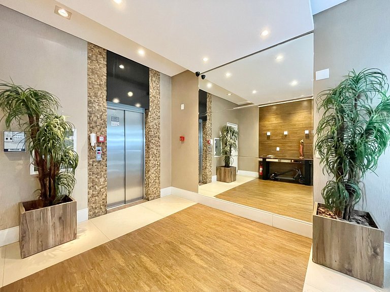 Meia Praia Rua 292 3 Suítes próximo Mar AT007