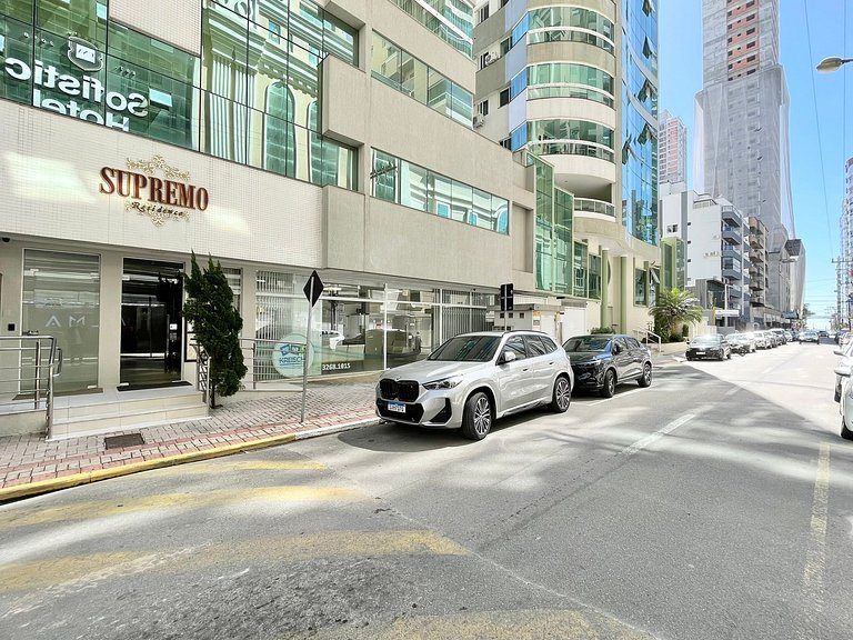 Meia Praia Rua 292 3 Suítes próximo Mar AT007