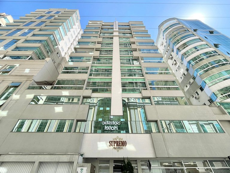 Meia Praia Rua 292 3 Suítes próximo Mar AT007