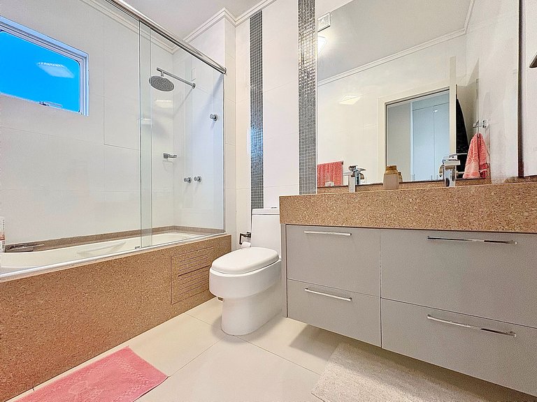 Meia Praia Itapema Pé na Areia 4 Suítes