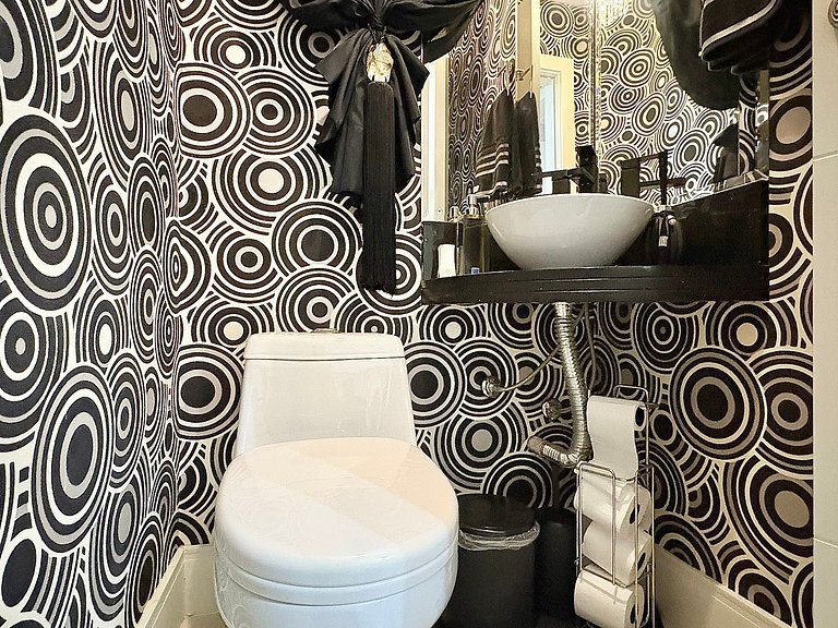 Meia Praia Itapema Rua 247 Pé na Areia 4 Suítes AT008