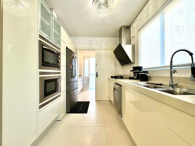 Meia Praia Itapema Pé na Areia 4 Suítes