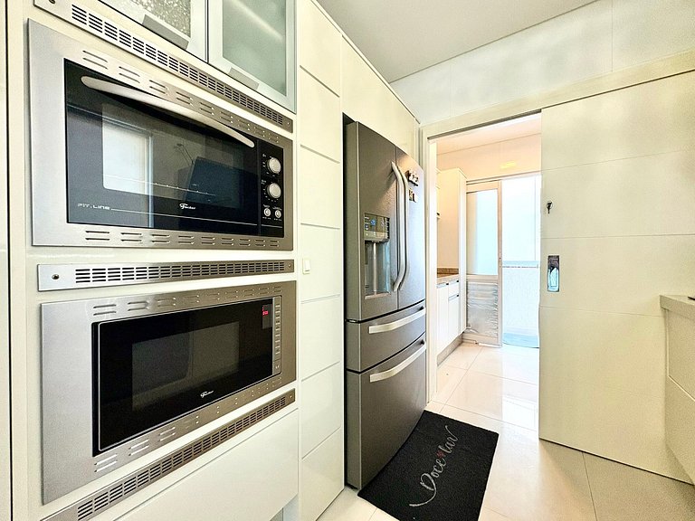 Meia Praia Itapema Rua 247 Pé na Areia 4 Suítes AT008