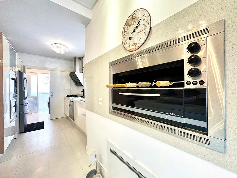 Meia Praia Itapema Rua 247 Pé na Areia 4 Suítes AT008