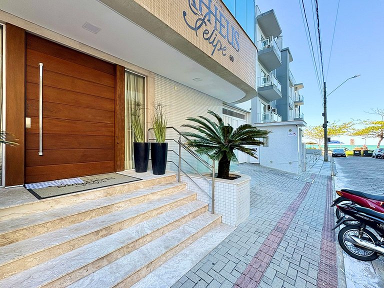 Meia Praia Itapema Pé na Areia 4 Suítes