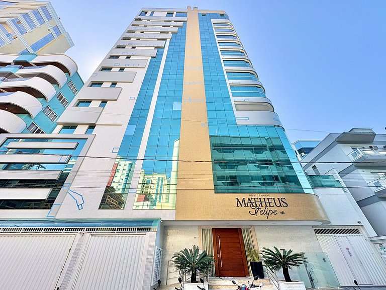 Meia Praia Itapema Pé na Areia 4 Suítes