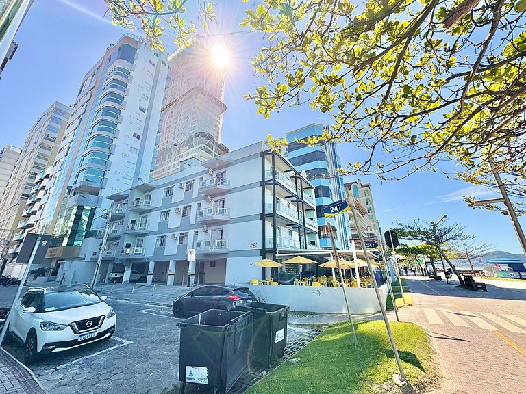 Meia Praia Itapema Rua 247 Pé na Areia 4 Suítes AT008