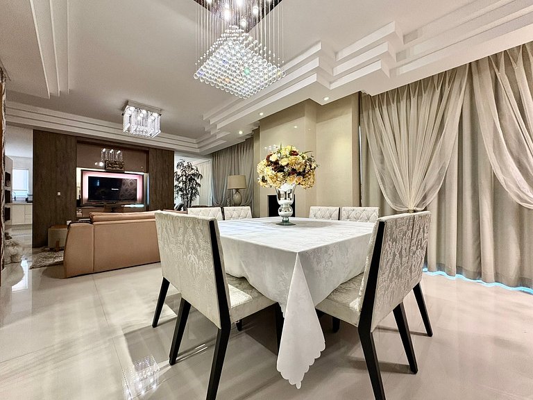 Meia Praia Itapema Rua 247 Pé na Areia 4 Suítes AT008