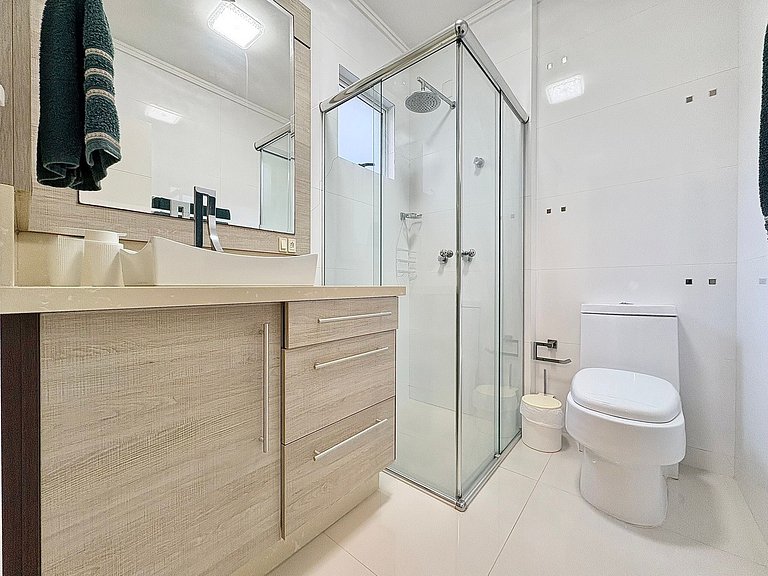 Meia Praia Itapema Rua 247 Pé na Areia 4 Suítes AT008