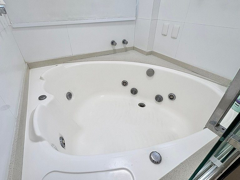 Meia Praia Itapema Rua 247 Pé na Areia 4 Suítes AT008