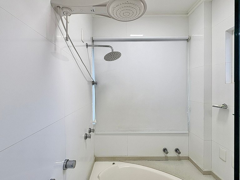 Meia Praia Itapema Rua 247 Pé na Areia 4 Suítes AT008