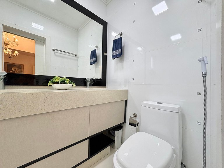 Meia Praia Itapema Rua 247 Pé na Areia 4 Suítes AT008