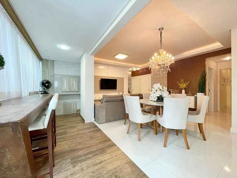 Meia Praia Rua 292 3 Suítes próximo Mar AT007