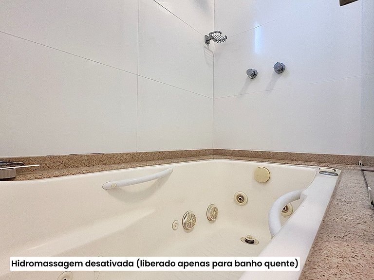 Meia Praia Itapema Rua 247 Pé na Areia 4 Suítes AT008