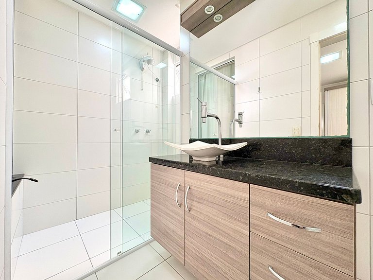 Aluguel Temporada Quadra Mar 3 suite em Meia Praia Itapema